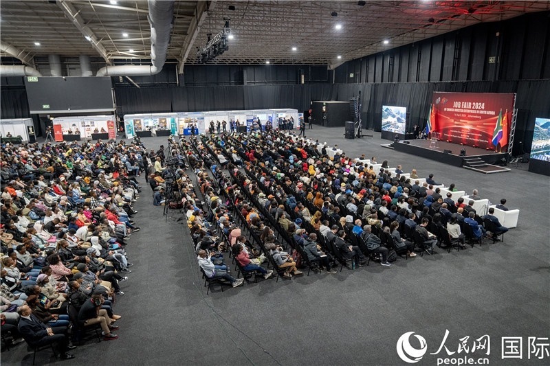 2024年中資企業(yè)招聘大會(huì)現(xiàn)場。 人民網(wǎng) 希拉茲攝