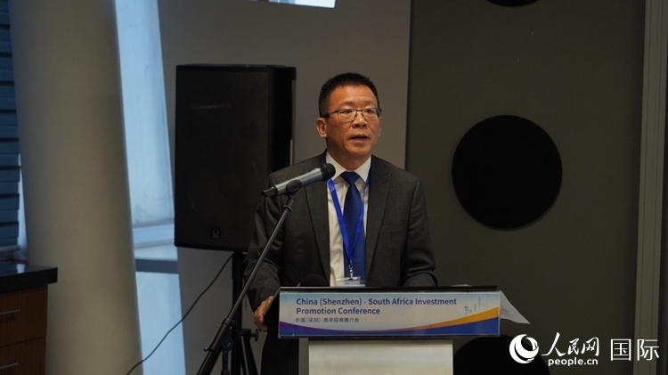 南非中國經(jīng)貿(mào)協(xié)會會長、中國銀行約翰內(nèi)斯堡分行行長張朝陽致辭。人民網(wǎng) 劉暢攝