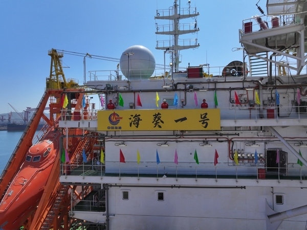 亞洲首艘圓筒型FPSO“?？惶?hào)”建造完工。韓慶攝