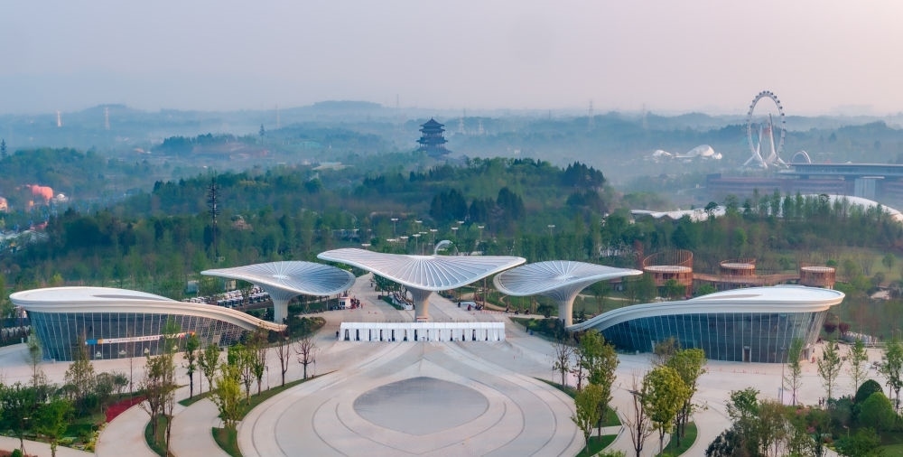 這是成都世園會(huì)主會(huì)場入口（無人機(jī)照片，2024年4月14日攝）。新華社記者 江宏景 攝