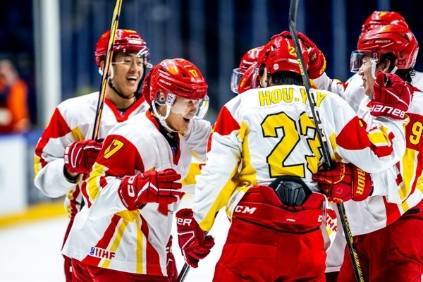 中國隊球員慶祝進球。圖片來源：國際冰聯(lián)