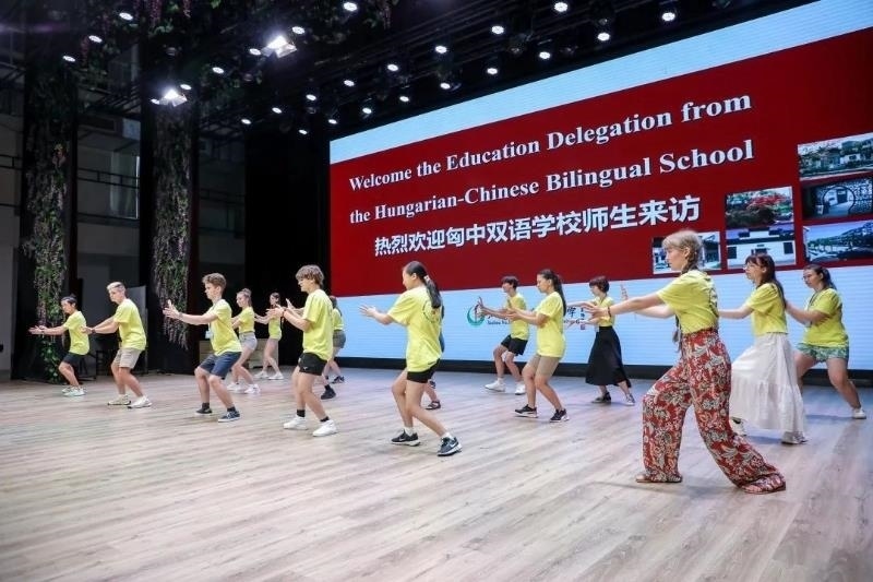 2023年7月，匈牙利匈中雙語學(xué)校師生代表團來到江蘇參加“錦繡江蘇”青年交流項目。