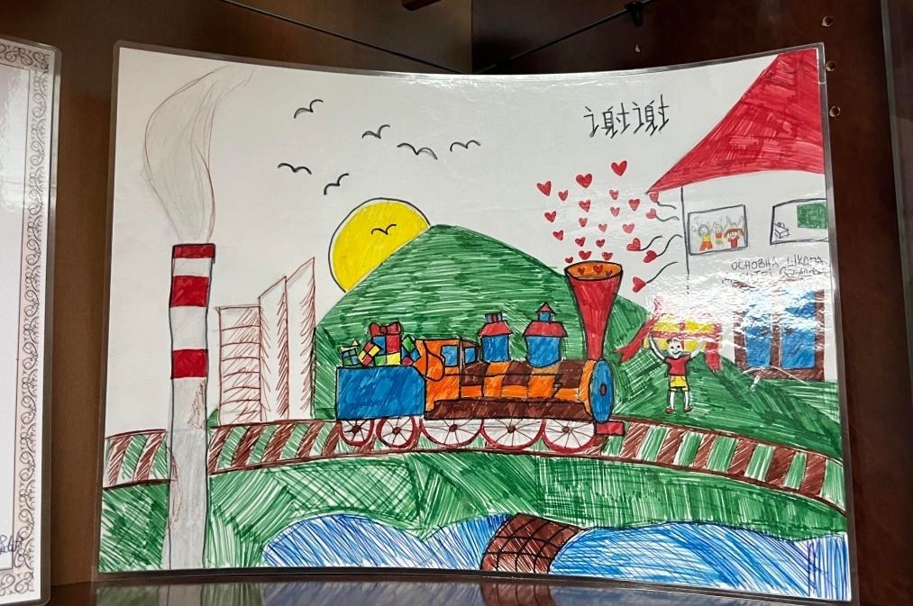 當(dāng)?shù)匦W(xué)生畫(huà)筆下的斯梅戴雷沃鋼廠。