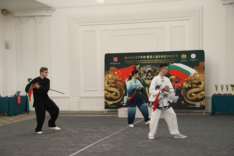 武術(shù)愛好者現(xiàn)場(chǎng)表演。索非亞中國(guó)文化中心供圖