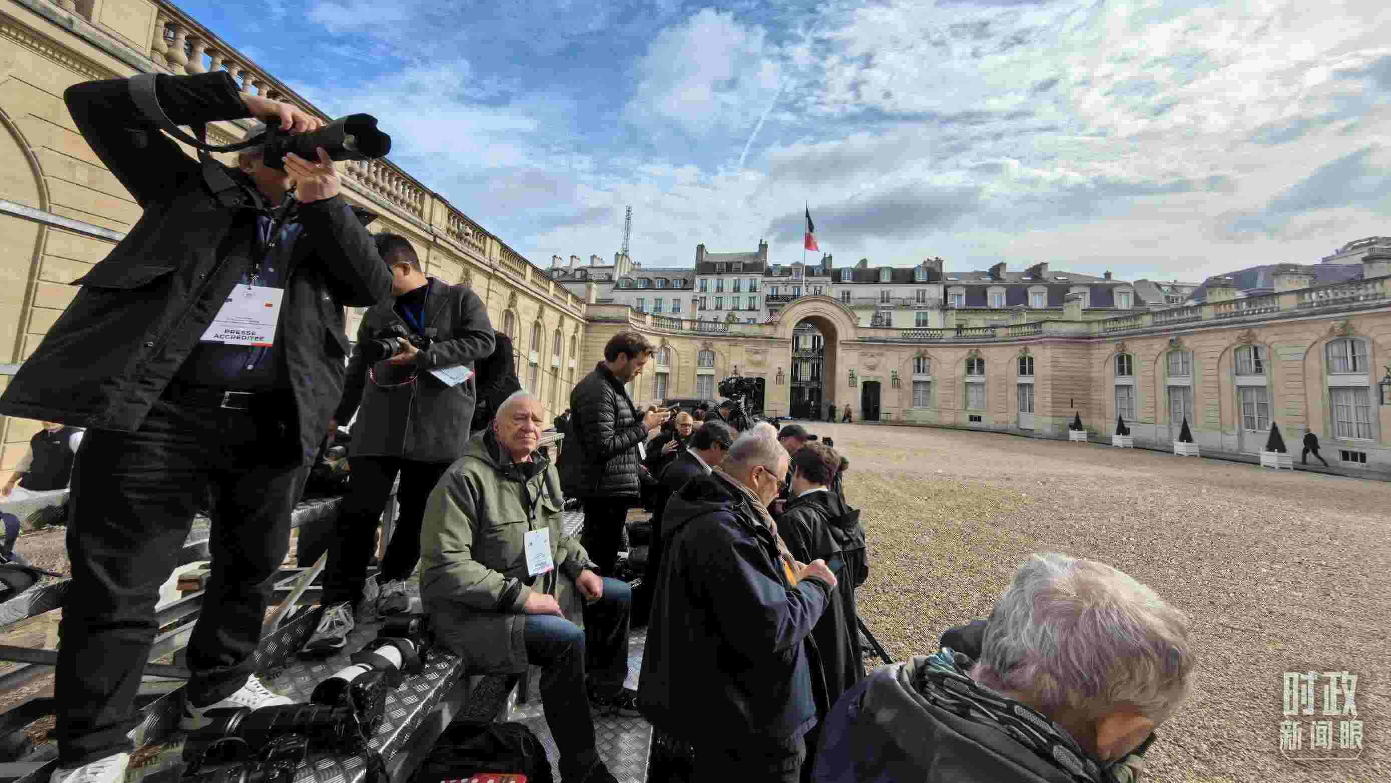 △媒體記者密切關(guān)注當(dāng)天活動。（總臺央視記者陸泓宇拍攝）