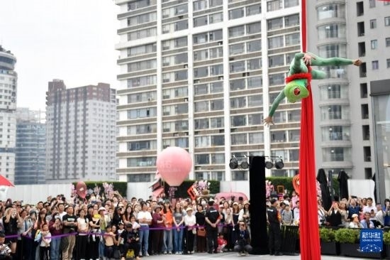 5月7日，演員在長(zhǎng)沙國(guó)金中心表演木偶劇。新華社記者 陳振海 攝