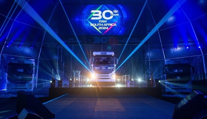 新一代旗艦車型JH6 550馬力牽引亮相。圖片來源：一汽解放