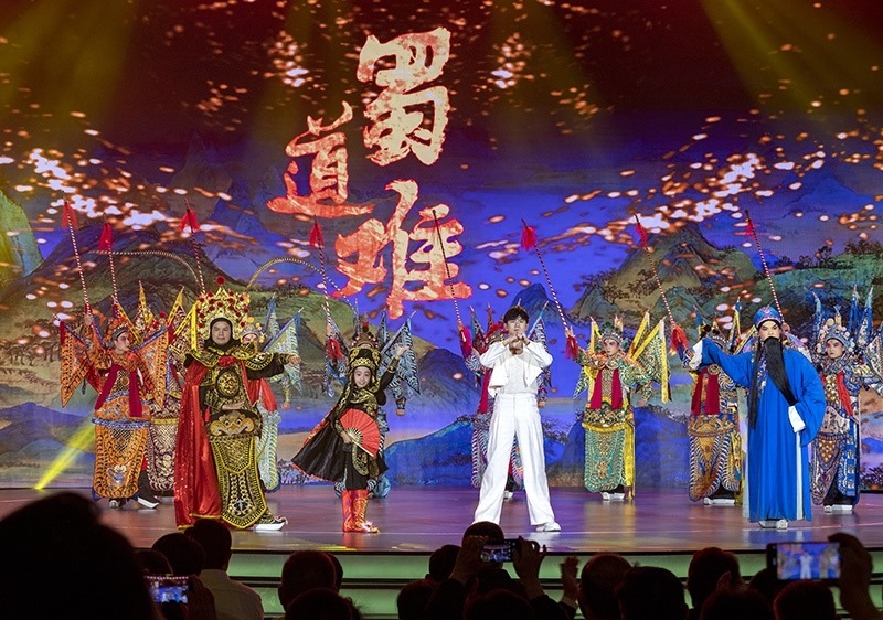 2023年10月13日，成都，“把青春華章寫在祖國(guó)大地上”大思政課網(wǎng)絡(luò)主題宣傳和互動(dòng)引導(dǎo)活動(dòng)在四川大學(xué)舉行。