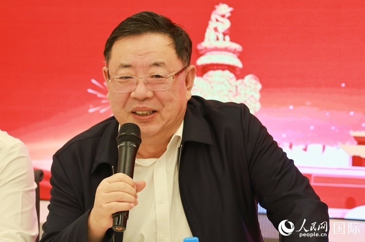 山東省泰安市委書記、市人大常委會主任楊洪濤在座談會上致辭。人民網(wǎng)記者 陳海琪攝