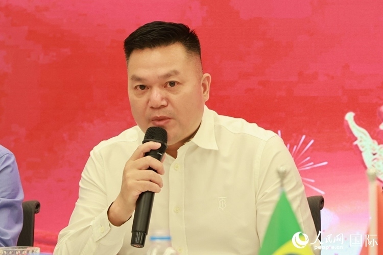 巴西和統(tǒng)會會長張小春在座談會上致辭。人民網(wǎng)記者 陳海琪攝