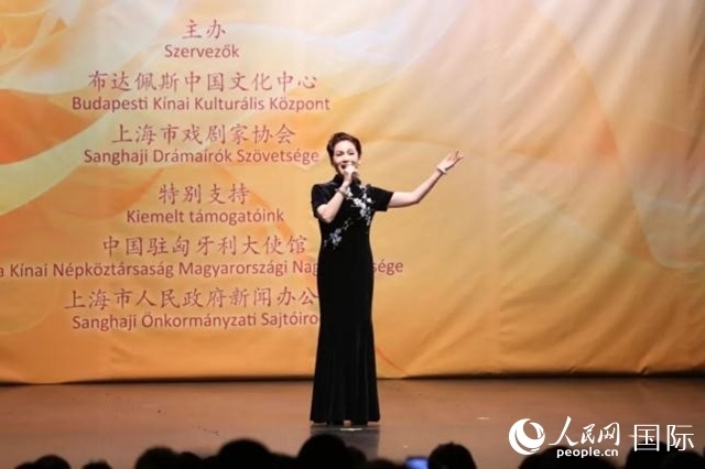 “玉蘭花開·魅力上?！弊哌M(jìn)布達(dá)佩斯。葉辰亮攝