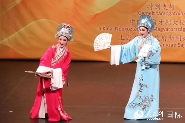 “玉蘭花開·魅力上?！弊哌M(jìn)布達(dá)佩斯。葉辰亮攝