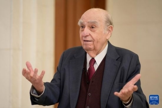  5月17日，烏拉圭前總統(tǒng)胡利奧·瑪麗亞·桑吉內(nèi)蒂在蒙得維的亞接受新華社記者專訪。新華社發(fā)（尼古拉斯·塞拉亞攝）