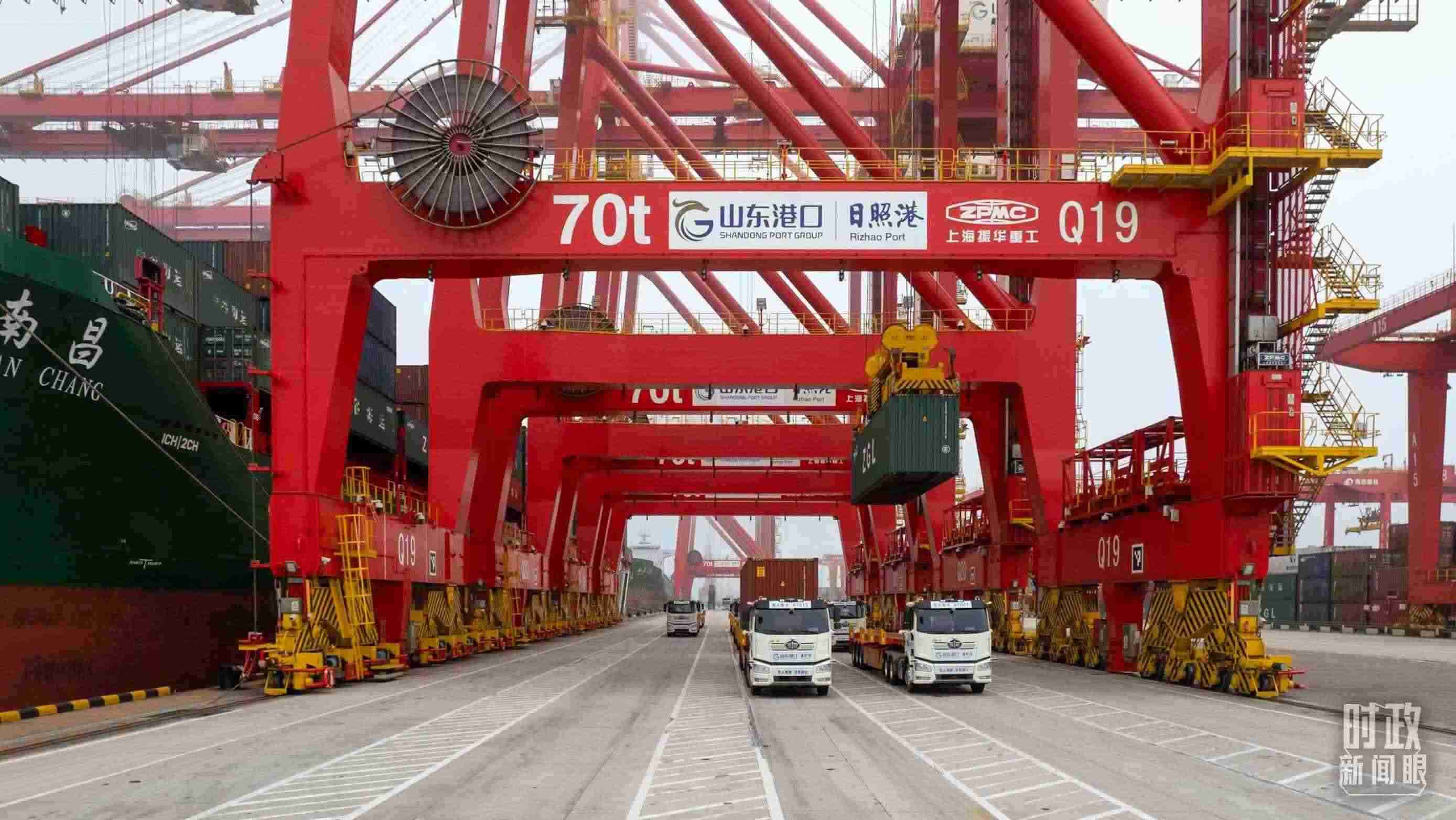 山東日照港。（總臺(tái)國(guó)廣記者李晉拍攝）