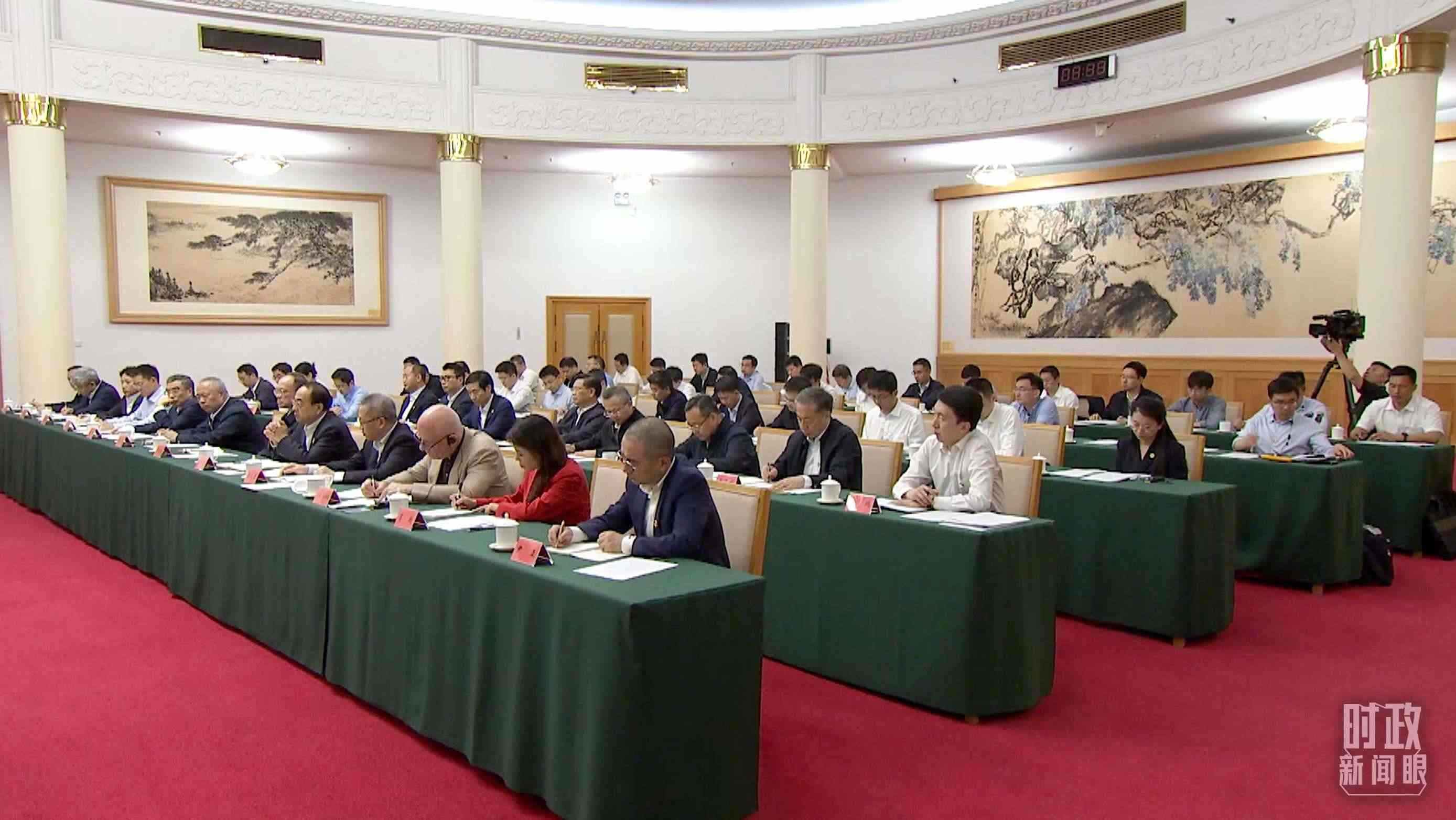 企業(yè)和專家座談會(huì)現(xiàn)場(chǎng)。