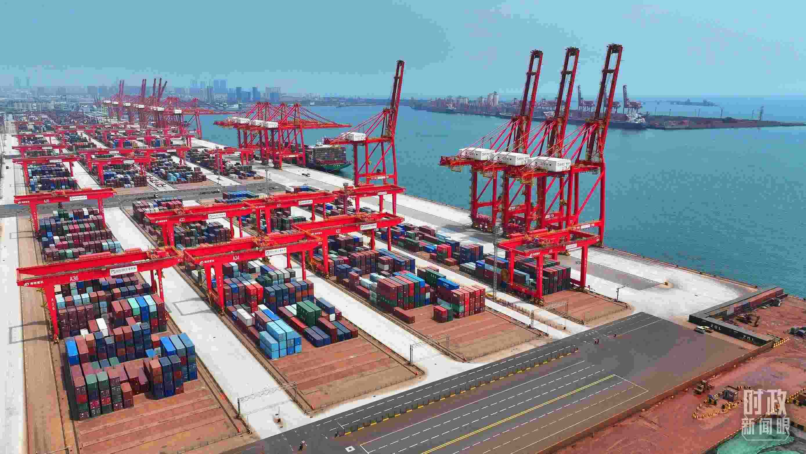 山東日照港。（總臺(tái)央視記者范凱拍攝）