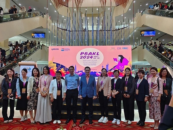 5月24日，在吉隆坡國際書展期間舉辦的中馬贈書儀式。中國圖書進(jìn)出口（集團(tuán)）有限公司供圖