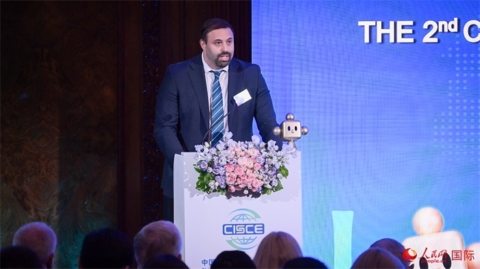 英國(guó)48家集團(tuán)俱樂(lè)部主席杰克·佩里致辭。人民網(wǎng) 郭錦標(biāo)攝