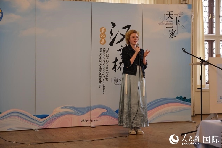 李歡欣在比賽中用中文演講。人民網(wǎng)記者 劉仲華攝