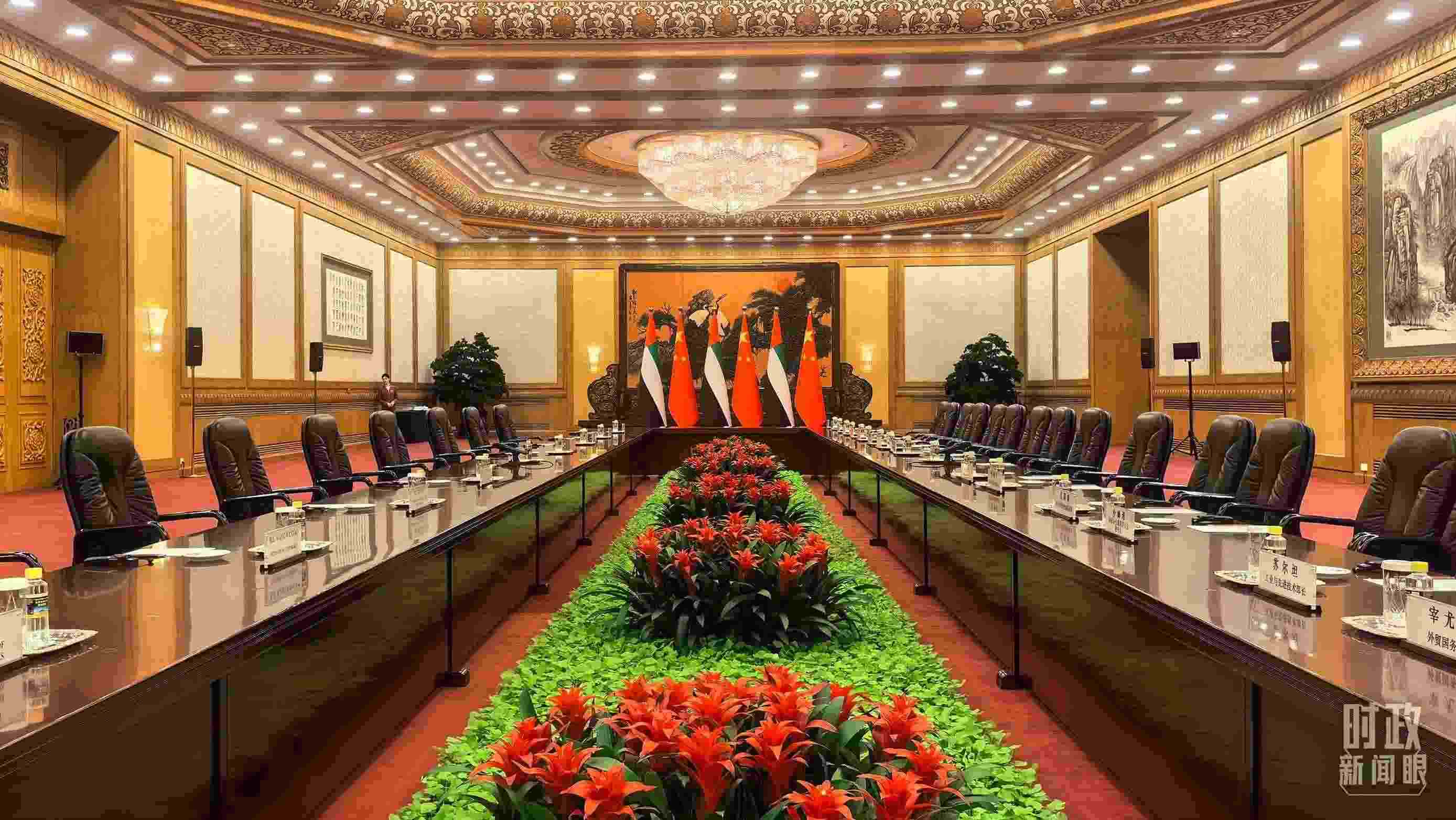 △5月30日下午，習(xí)近平主席同阿聯(lián)酋總統(tǒng)穆罕默德會(huì)談。這是會(huì)談開始前的現(xiàn)場(chǎng)。（總臺(tái)央視記者鄂介甫拍攝）