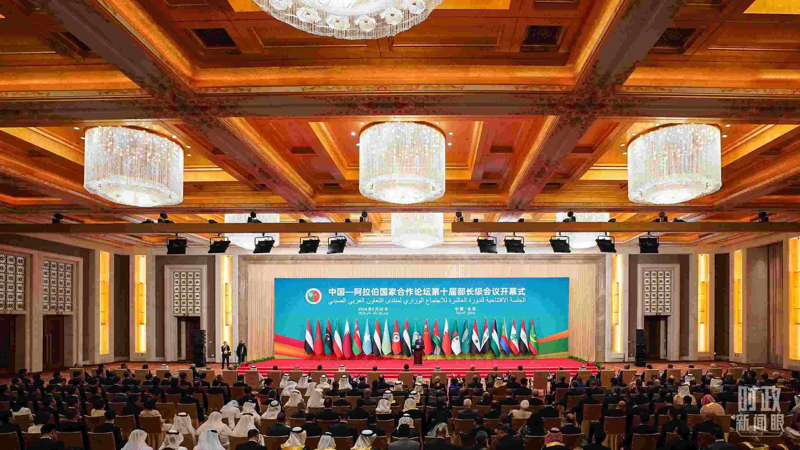 △5月30日開幕式現(xiàn)場(chǎng)，阿盟秘書長(zhǎng)蓋特在致辭。（總臺(tái)國(guó)廣記者李晉拍攝）