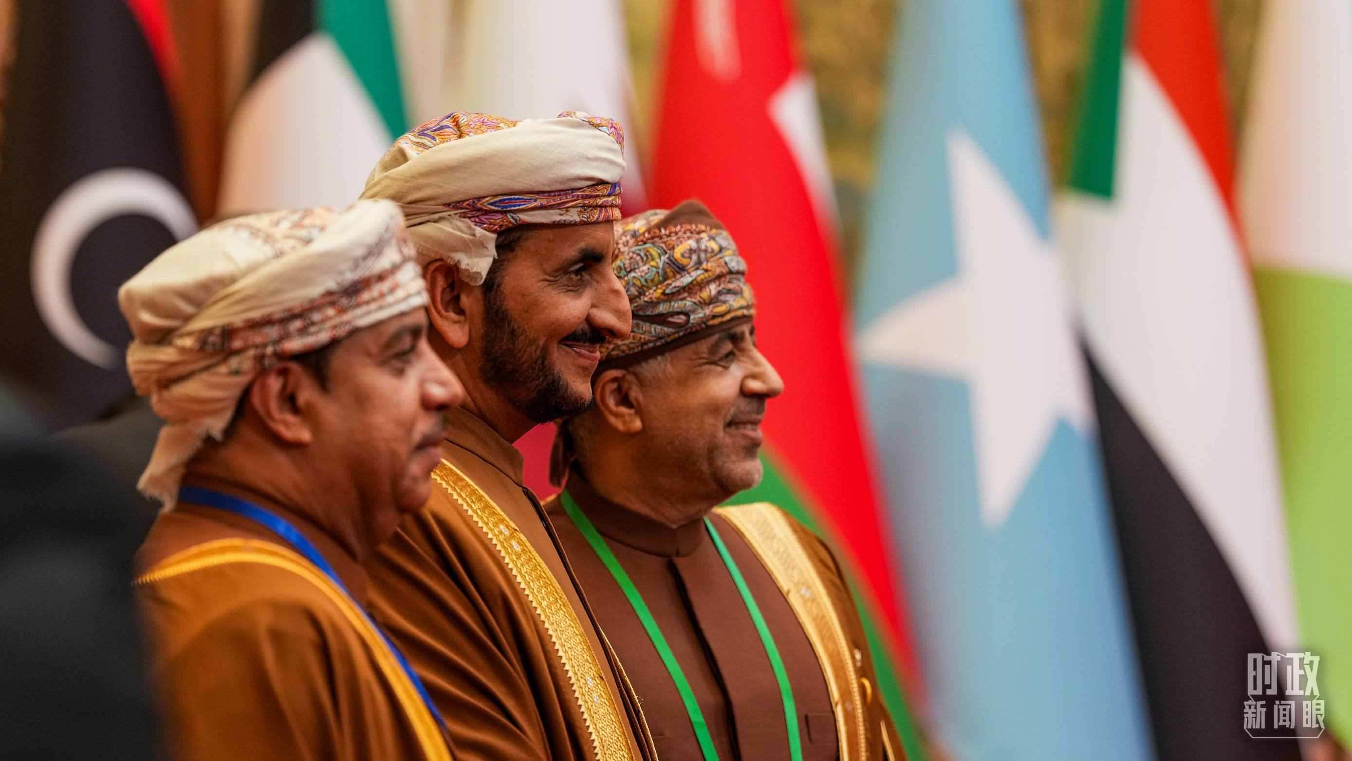 △與會(huì)代表在現(xiàn)場(chǎng)合影留念。（總臺(tái)國(guó)廣記者李晉拍攝）