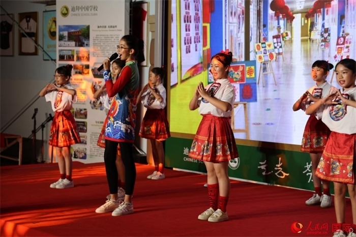 活動上，孩子們表演原創(chuàng)歌舞節(jié)目。人民網(wǎng)記者 張志文攝