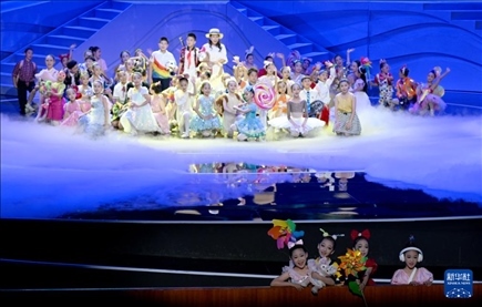 6月1日，演員在“我和祖國一起成長”主題演出活動(dòng)中表演。新華社記者 金良快 攝