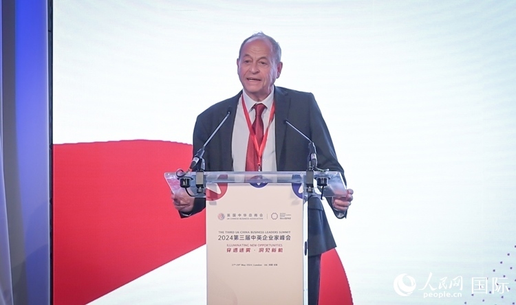 英國48家集團(tuán)俱樂部榮譽(yù)主席斯蒂芬·佩里致辭。人民網(wǎng) 郭錦標(biāo)攝