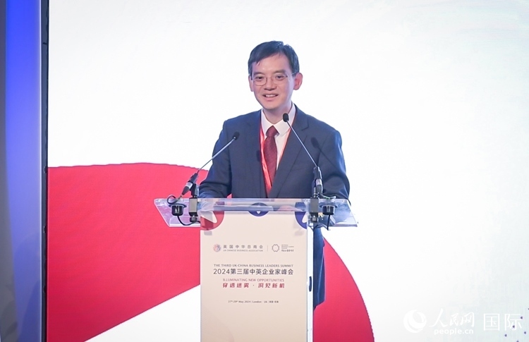 英國中國商會(huì)會(huì)長、中國銀行倫敦分行行長方文建致辭。人民網(wǎng) 郭錦標(biāo)攝