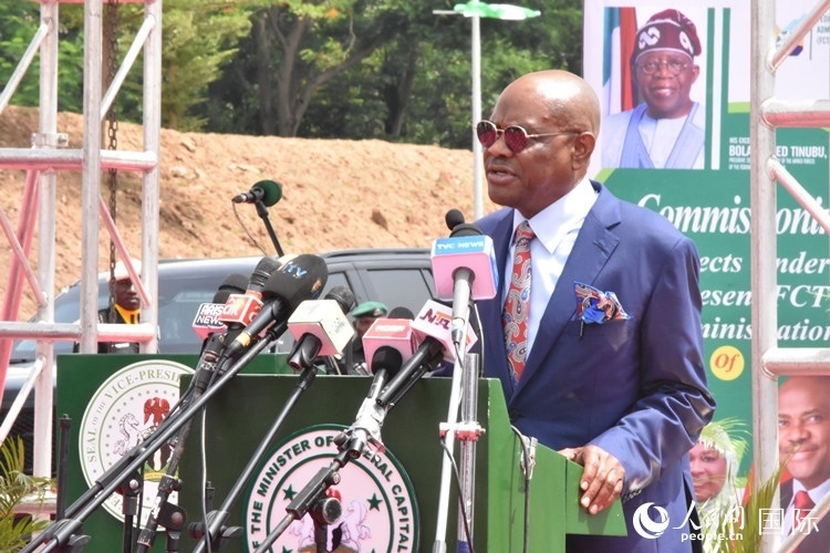 尼日利亞阿布賈首都地區(qū)部部長威克致辭。人民網(wǎng)記者 姜宣攝