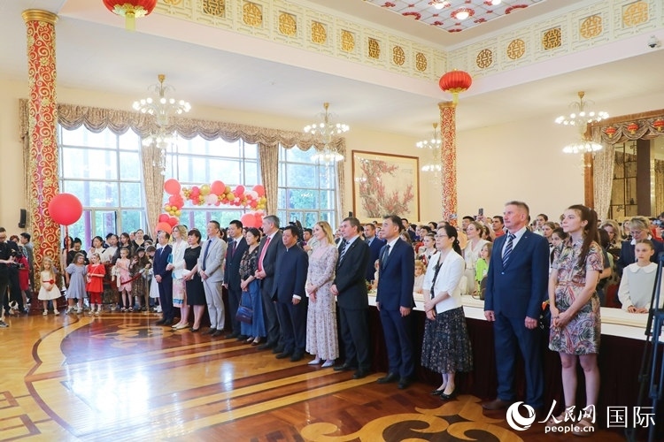 中國駐俄羅斯使館“六·一”兒童節(jié)大型招待會(huì)活動(dòng)現(xiàn)場。人民網(wǎng)記者 隋鑫攝