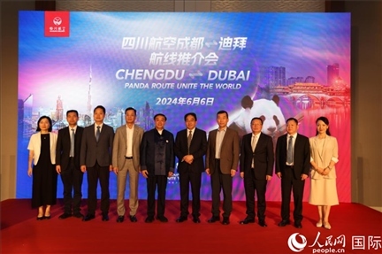 與會嘉賓合影留念。人民網(wǎng)記者張志文攝