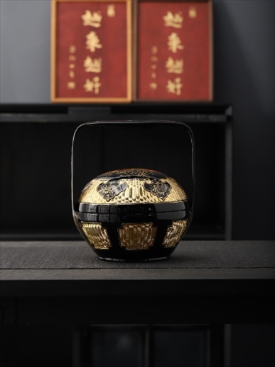 永春漆籃作品《籃犀》。中國(guó)美術(shù)館供圖