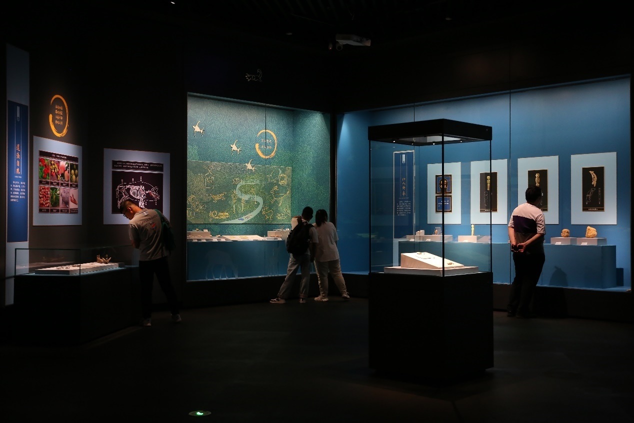 觀眾正在參觀展覽。國家文物局供圖