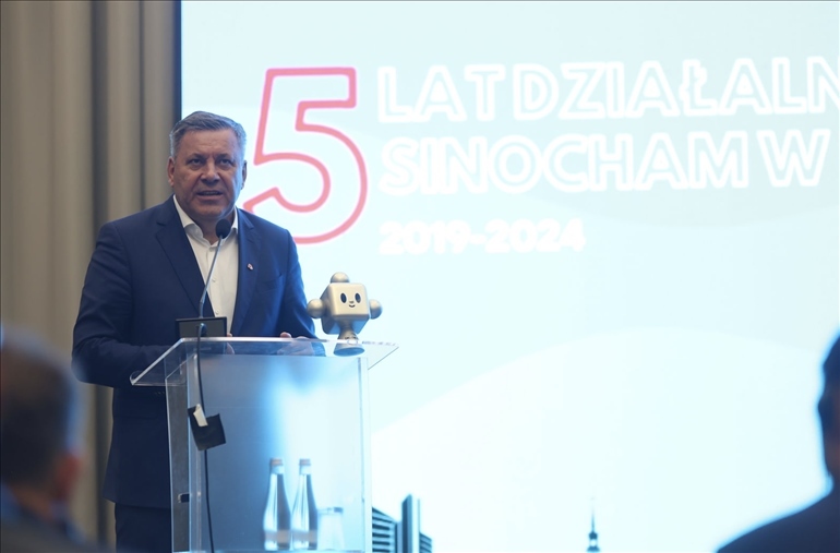 波蘭前副總理比霍琴斯基致辭。