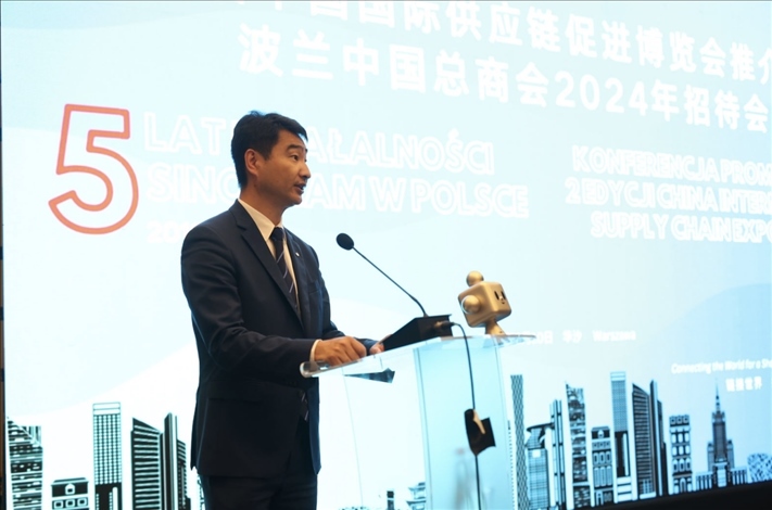 波蘭中國(guó)總商會(huì)會(huì)長(zhǎng)胡新元致辭。