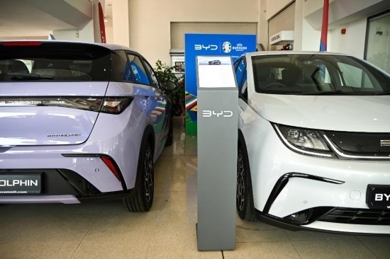 這是5月29日在馬耳他比爾基卡拉拍攝的展示廳里的比亞迪純電動汽車。新華社發(fā)（喬納森·博格 攝）