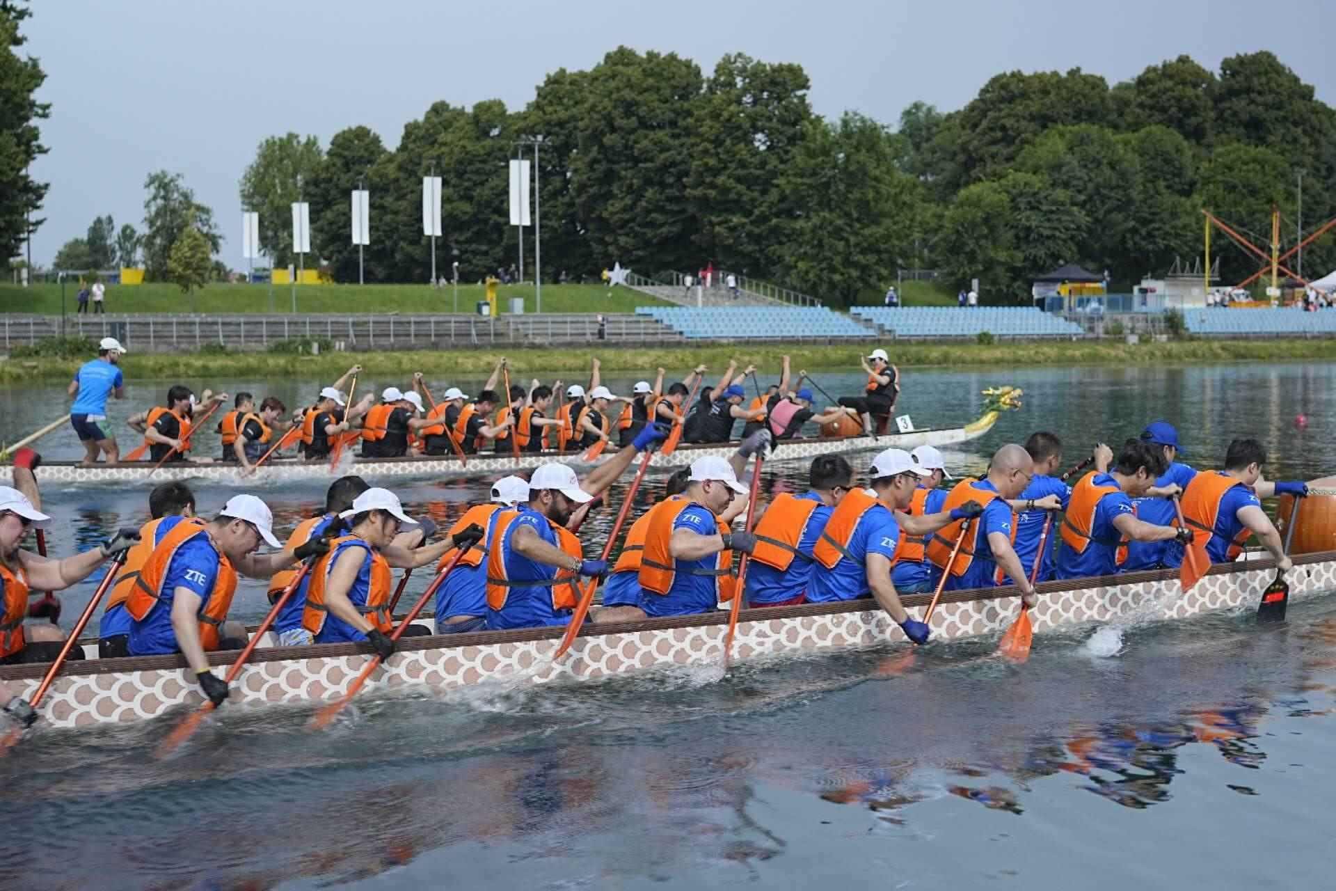 爭渡、爭渡，選手們你爭我奪，奮勇爭先。主辦方供圖