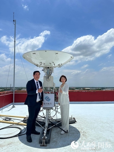 中泰兩國(guó)校企合作共贏。左為馬漢科理工大學(xué)校長(zhǎng)帕納威·普卡亞多，右為銀河航天聯(lián)合創(chuàng)始人劉暢。人民網(wǎng)記者 簡(jiǎn)承淵攝