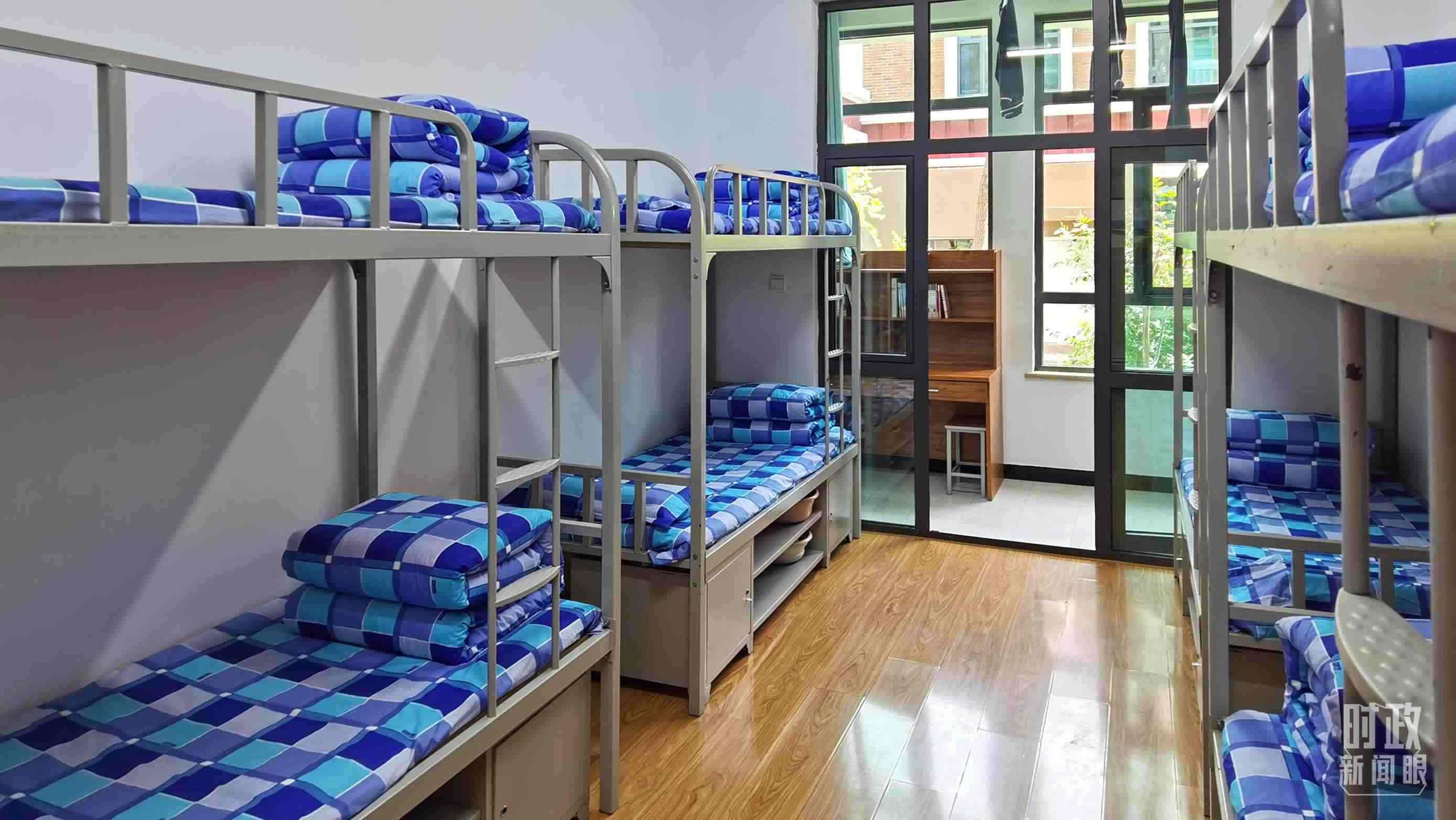 △果洛西寧民族中學(xué)宿舍樓。（總臺央視記者郭鴻拍攝）