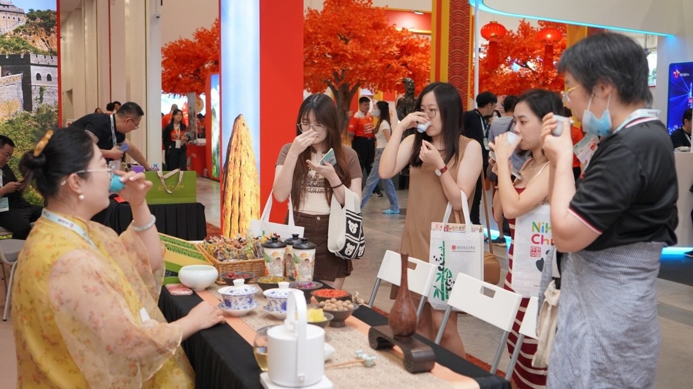 寧夏非遺八寶茶互動(dòng)展示。 吉隆坡中國(guó)文化中心供圖