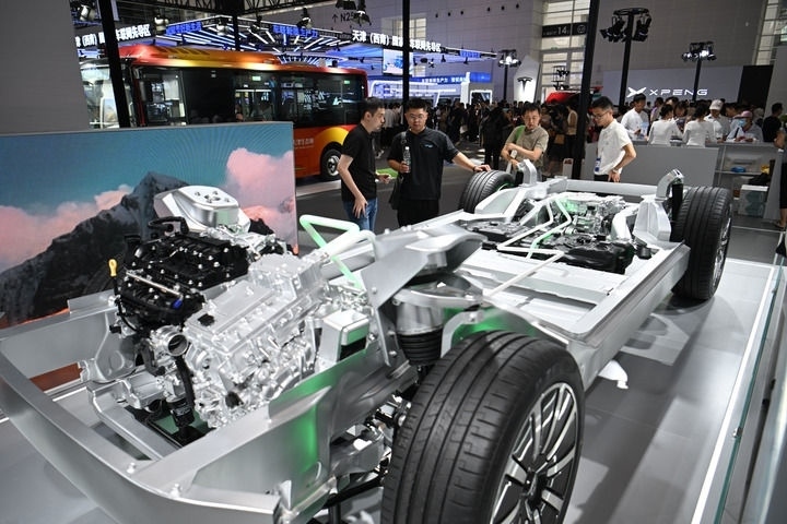 這是在博覽會(huì)現(xiàn)場(chǎng)拍攝的一款智能網(wǎng)聯(lián)汽車(chē)平臺(tái)架構(gòu)（6月20日攝）。新華社記者 孫凡越 攝