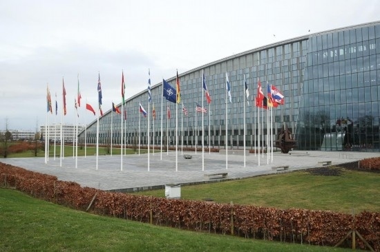  這是2月15日在比利時(shí)布魯塞爾拍攝的北約總部一角。為期一天的北約成員國國防部長會(huì)議15日在比利時(shí)首都布魯塞爾結(jié)束。會(huì)議就加強(qiáng)北約的威懾和防御以及對(duì)烏克蘭的支持等問題展開討論。新華社記者趙丁喆攝