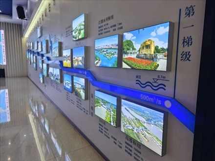 長江水跨越13級“階梯”一路北上。人民網(wǎng)記者 黃鈺攝