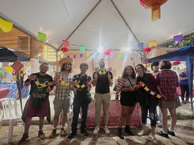 參與者體驗(yàn)文化碰撞與融合的樂趣。 圣保羅州立大學(xué)孔子學(xué)院供圖