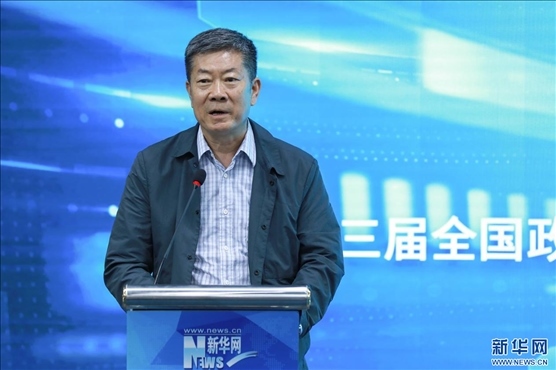 中國版權(quán)協(xié)會理事長、第十三屆全國政協(xié)文化文史和學(xué)習(xí)委員會副主任、新聞出版總署原副署長、國家版權(quán)局原副局長閻曉宏現(xiàn)場致辭