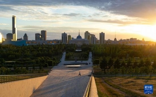 這是7月2日拍攝的哈薩克斯坦首都阿斯塔納的天際線。新華社記者 白雪騏 攝