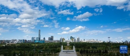 這是7月1日拍攝的哈薩克斯坦首都阿斯塔納的天際線。新華社記者 王建華 攝