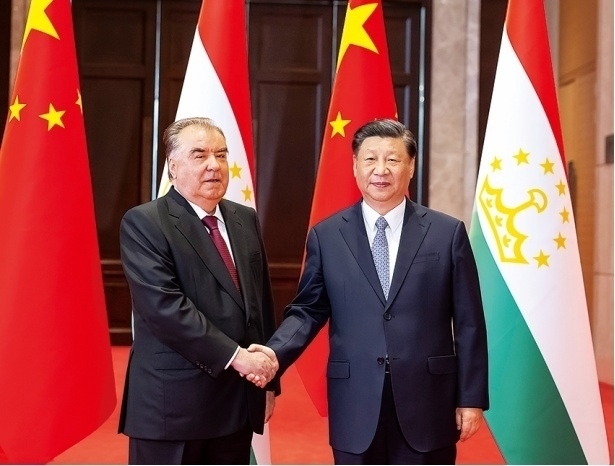 2023年5月，國家主席習(xí)近平在西安同來華出席中國—中亞峰會(huì)并進(jìn)行國事訪問的塔吉克斯坦總統(tǒng)拉赫蒙會(huì)談。新華社記者 丁海濤 攝